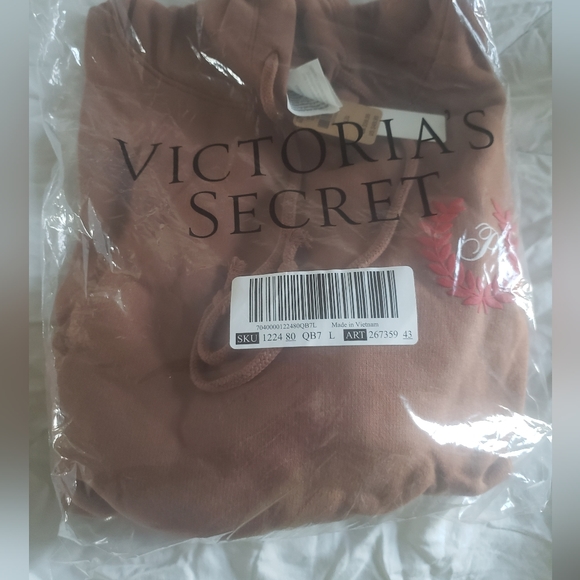NWT Victoria Secret Cropped Fleece Hoodie. - Picture 5 of 7